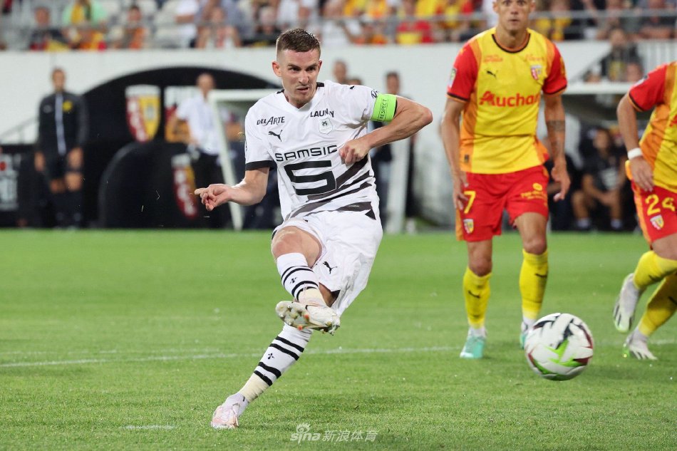 备受球迷和 备受球迷和